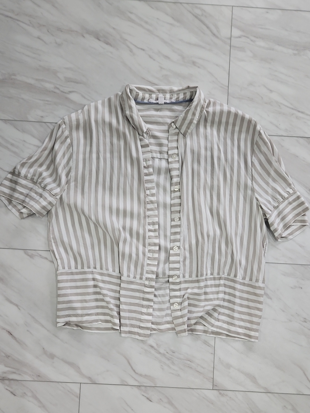 Jane and Delancey Beige & White Striped Short-Sleeve Button-Down Top